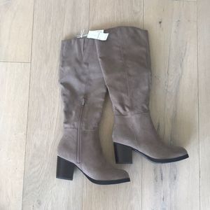 BNWT taupe boots